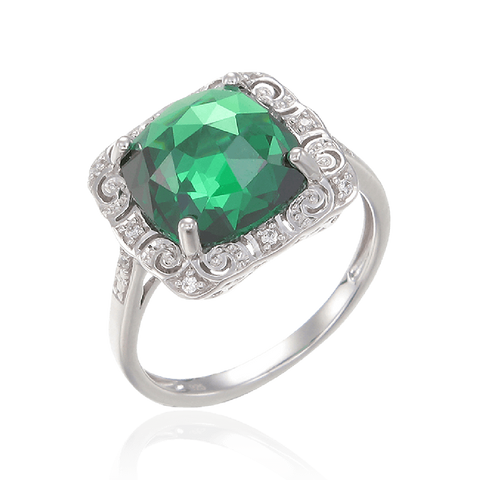 Classically Styled Emerald Green Ring